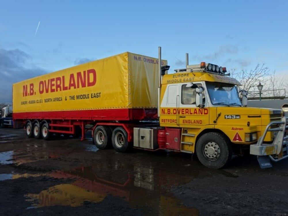Tekno Tekno Scania Torpedo 143 met 3-assige huifoplegger N.B. OVERLAND