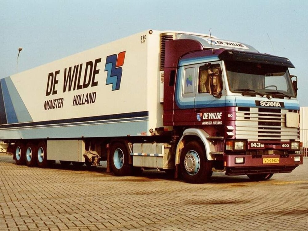 Tekno Tekno Scania 143M-400 met 3-assige koeloplegger DE WILDE