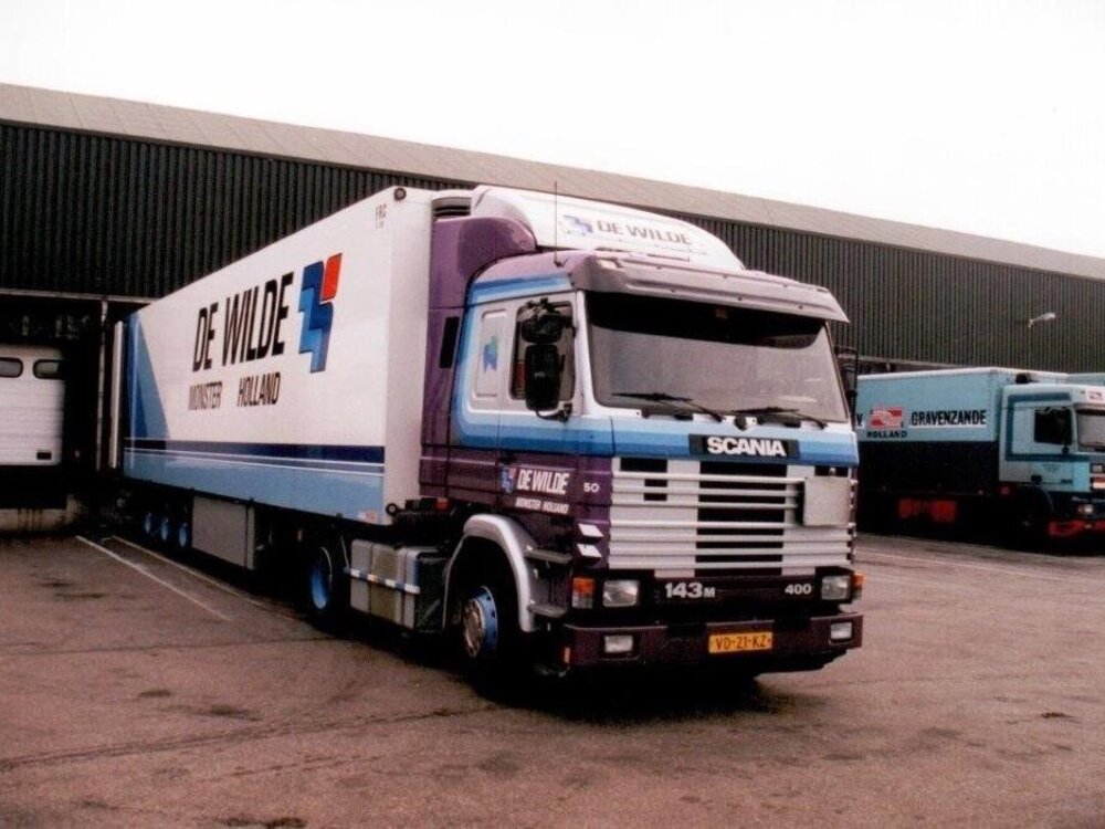 Tekno Tekno Scania 143M-400 met 3-assige koeloplegger DE WILDE