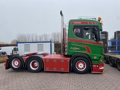 Tekno Tekno Scania Next Gen 6x2 met 3-as schuifzeilentrailer JAN MUES