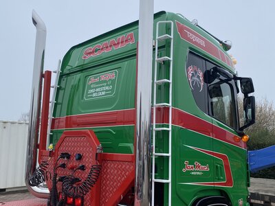 Tekno Tekno Scania Next Gen 6x2 met 3-as schuifzeilentrailer JAN MUES