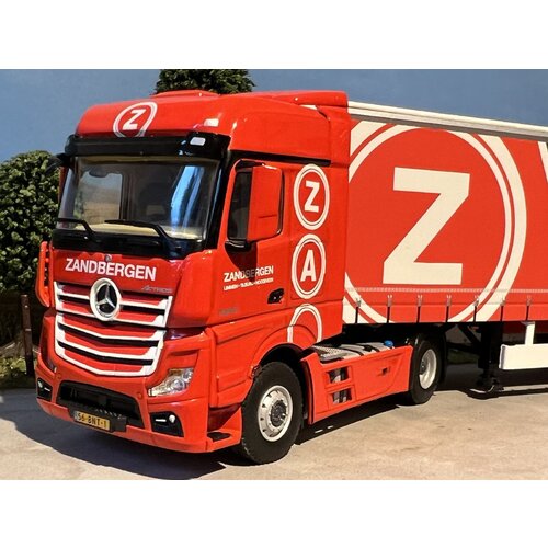 WSI WSI Mercedes Actros MP4 Big Space 4x2 met 3-as schuifzeilen oplegger ZANDBERGEN TRANSPORT