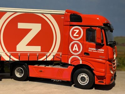 WSI WSI Mercedes Actros MP4 Big Space 4x2 with 3-axle curtainside trailer ZANDBERGEN TRANSPORT