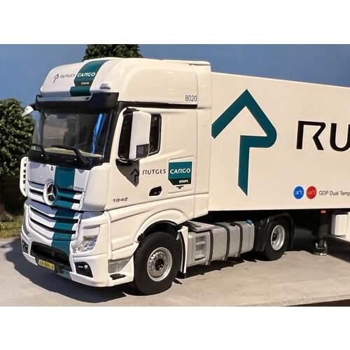 WSI WSI Mercedes Actros MP4 Gigaspace 4x2 with 3-axle reefer trailer RUTGES CARGO WSI WSI Mercedes Actros MP4 Gigaspace 4x2 with 3-axle reefer trailer RUTGES CARGO