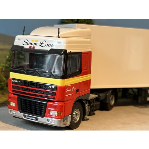 Tekno Tekno DAF 95XF Space Cab met 3-as gesloten oplegger SIMON LOOS Tekno Tekno DAF 95XF Space Cab met 3-as gesloten oplegger SIMON LOOS