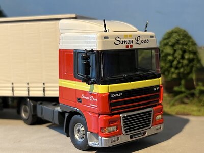 Tekno Tekno DAF 95XF met 3-as schuifzeilen oplegger SIMON LOOS