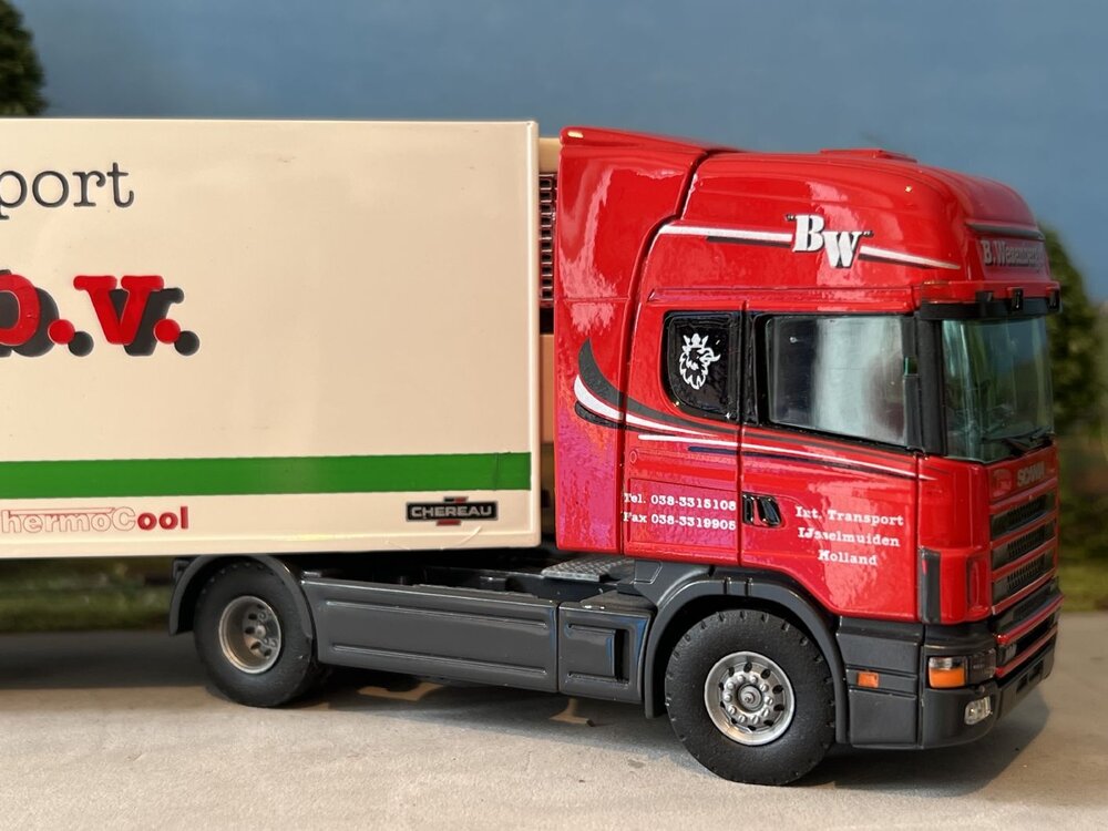 Tekno Tekno Scania 124L/400 met 3-as koeloplegger B. WEZENBERG