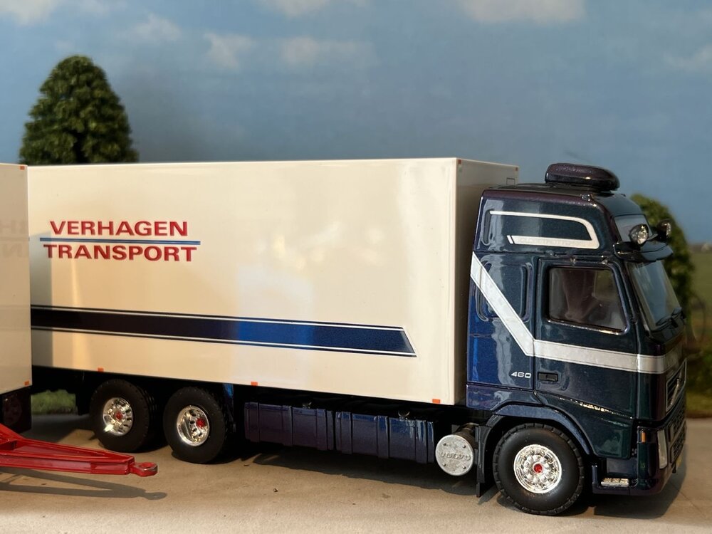 Tekno Tekno Volvo FH12 XL 6x2 rigid truck with reefer trailer VERHAGEN