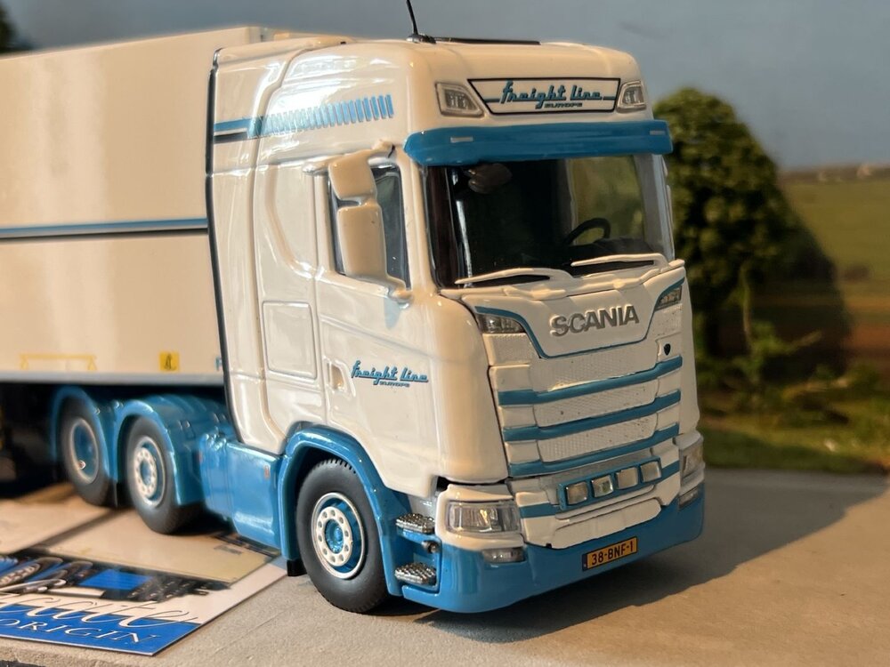 Tekno Tekno Scania S Next Gen 6x2 Highline met 3-as koeloplegger FREIGHTLINE