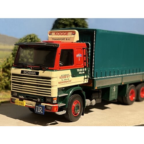 Tekno Tekno Scania 142H V8 motorwagen en aanhanger met klassieke huifbakken KOGGE TRANSPORT Tekno Tekno Scania 142H V8 motorwagen en aanhanger met klassieke huifbakken KOGGE TRANSPORT