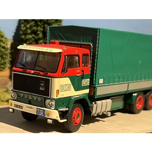 Tekno Tekno Volvo F89 motorwagen en aanhanger met klassieke huifbakken DSW / KOGGE TRANSPORT Tekno Tekno Volvo F89 motorwagen en aanhanger met klassieke huifbakken DSW / KOGGE TRANSPORT