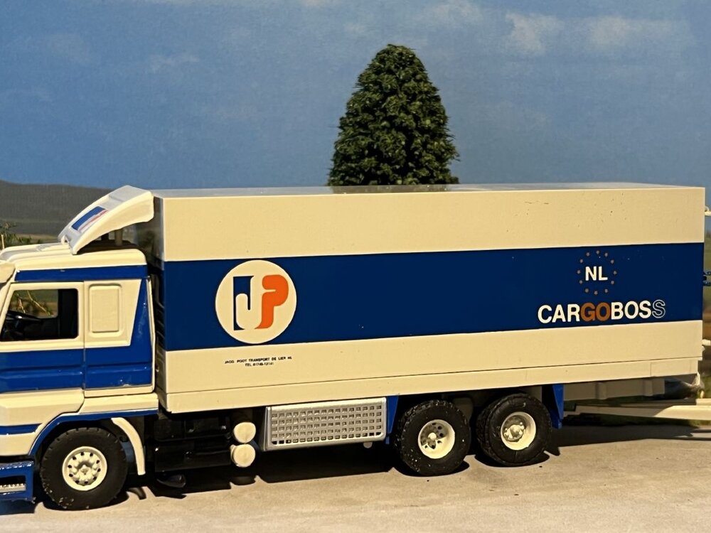 Tekno Tekno Scania 143M/420 streamline 6x2 Voorwagen met 2 as wipkar Koelkombi CARGOBOSS "Jaco Poot"