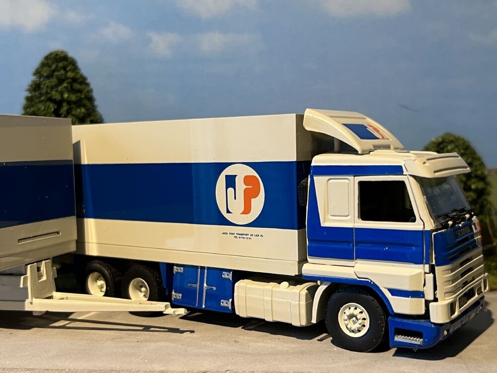 Tekno Tekno Scania 143M/420 streamline 6x2 Voorwagen met 2 as wipkar Koelkombi CARGOBOSS "Jaco Poot"