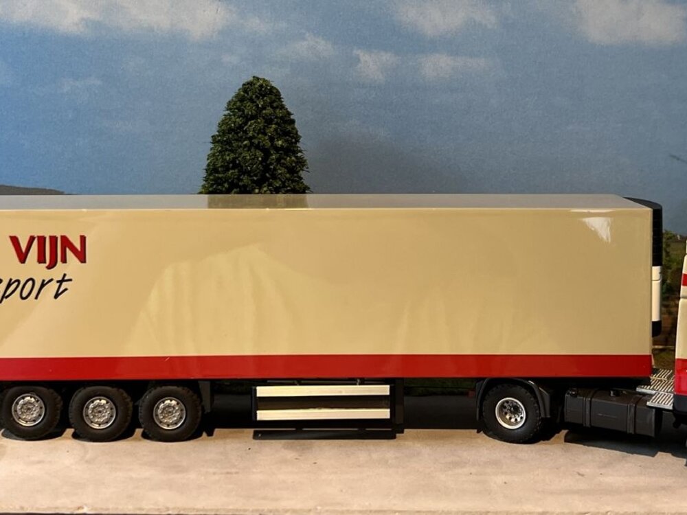 Tekno Tekno DAF 85CF Space Cab 4x2 met koeloplegger DICK VIJN TRANSPORT