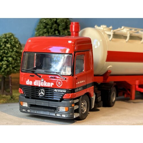 Tekno Tekno Mercedes-Benz L 1840 4x2 Trekker met 3 as Bulktankoplegger DE DIJCKER Tekno Tekno Mercedes-Benz L 1840 4x2 Trekker met 3 as Bulktankoplegger DE DIJCKER
