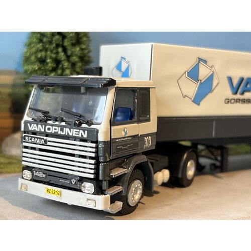 Tekno Tekno Scania 142H/V8 2 as Trekker met 3 as Huifoplegger van OPIJNEN Gorssel Tekno Tekno Scania 142H/V8 2 as Trekker met 3 as Huifoplegger van OPIJNEN Gorssel