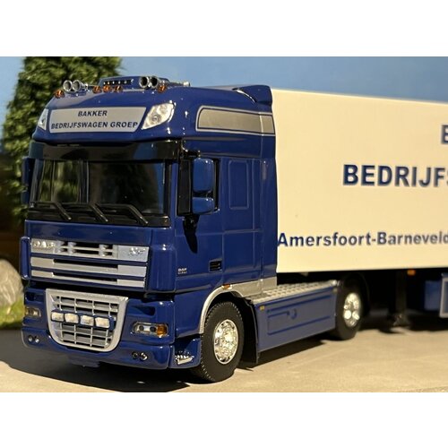 WSI WSI DAF 105XF Super Space Cab 4x2 met 3-as koeloplegger BAKKER BEDRIJFSWAGEN GROEP WSI WSI DAF 105XF Super Space Cab 4x2 met 3-as koeloplegger BAKKER BEDRIJFSWAGEN GROEP