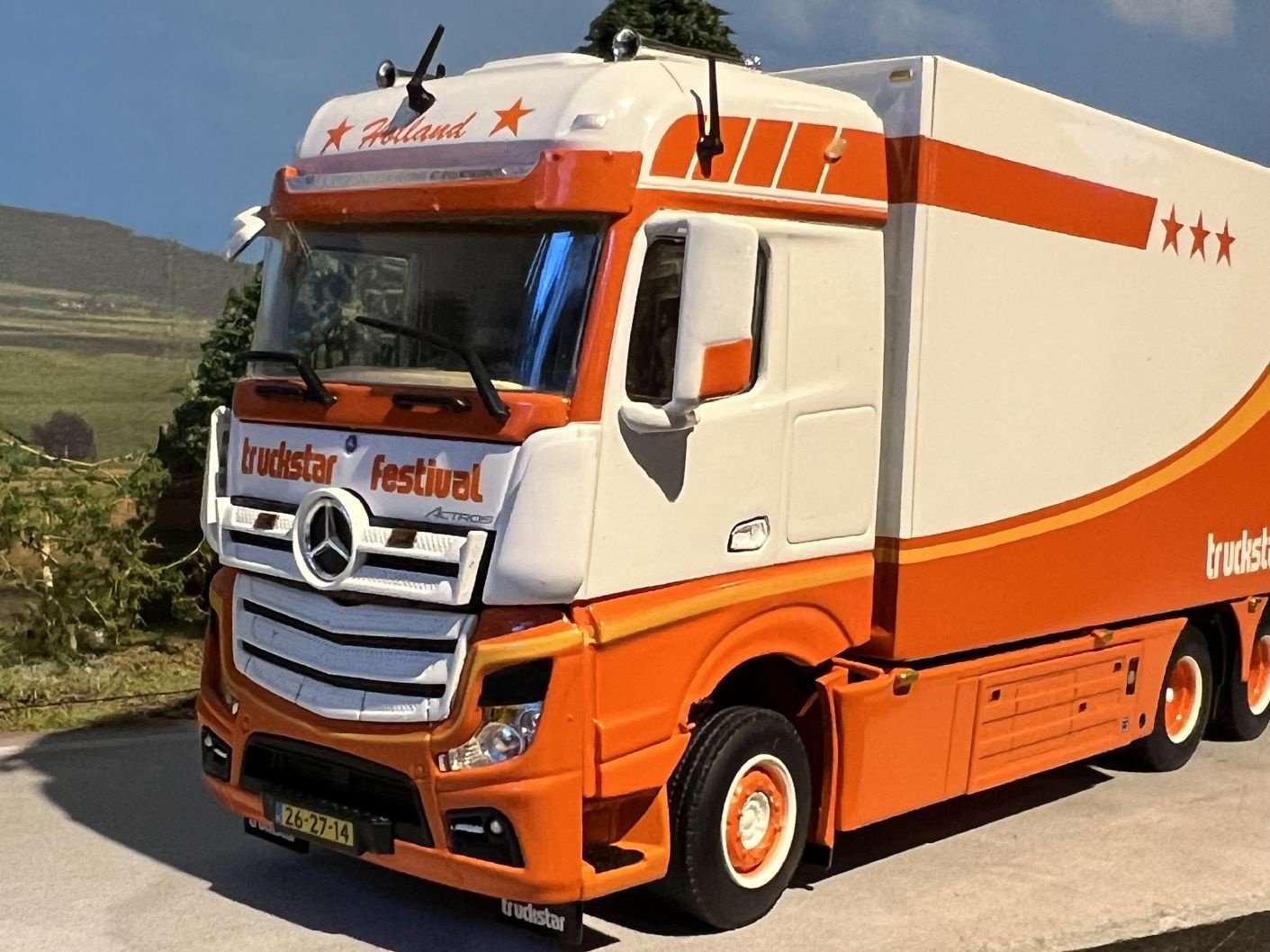 WSI Mercedes Actros MP4 Bigspace 6x2 rigid truck with 3-axle trailer T