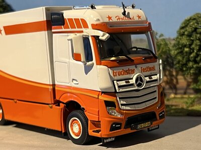 WSI WSI Mercedes Actros MP4 Bigspace 6x2 motorwagen met 3-assige aanhanger TRUCKSTAR 2014