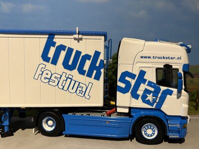 WSI WSI Scania R6 Topline 4x2 met 3-as cargofloor trailer TRUCKSTAR 2011