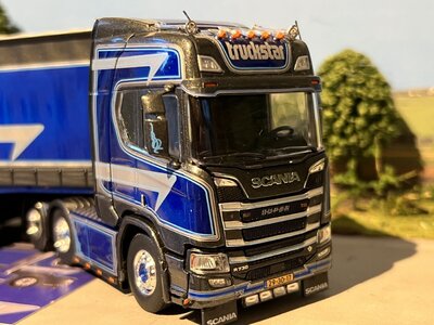 Tekno Tekno Scania R Next Gen met 4-as Muesberger trailer TRUCKSTAR FESTIVAL 2017