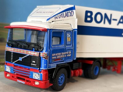 Tekno Tekno Volvo F12 met 3-as  koeloplegger BON ACCORD SCOTLAND