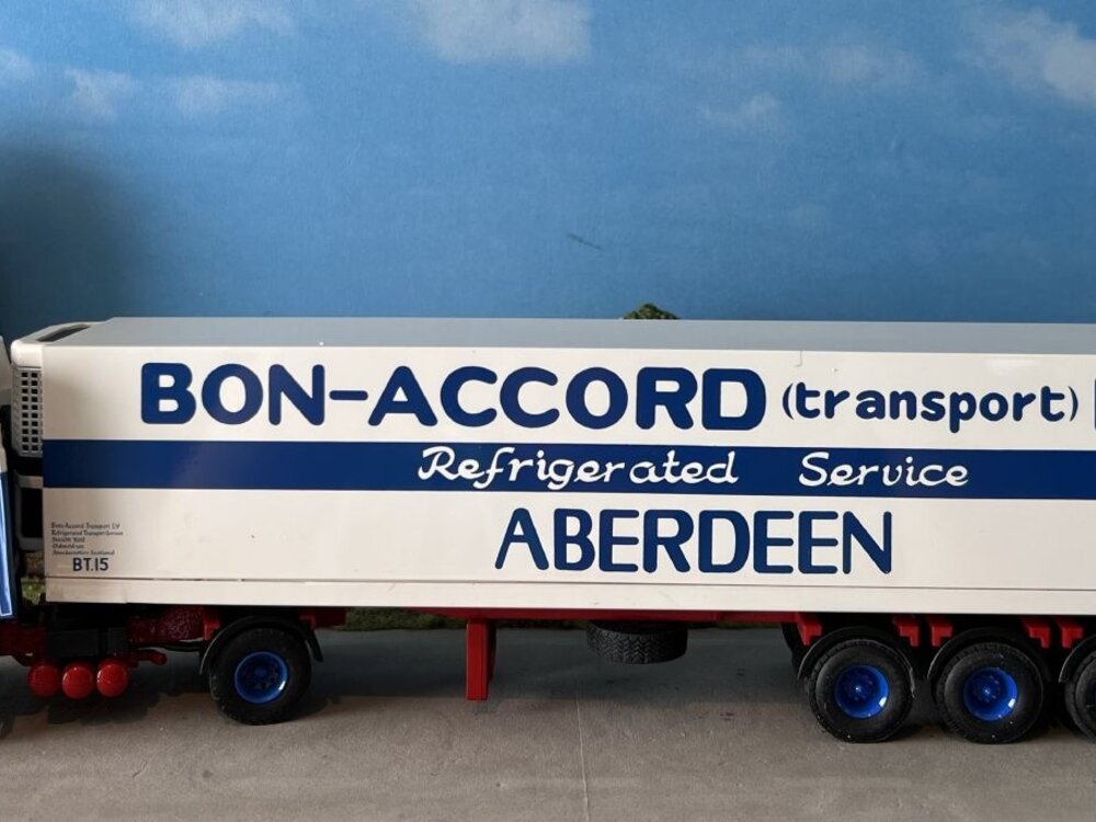 Tekno Tekno Volvo F12 met 3-as  koeloplegger BON ACCORD SCOTLAND