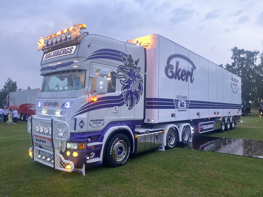 Tekno Tekno Scania R-serie Streamline Topline with 3-axle box trailer MALMBERGS