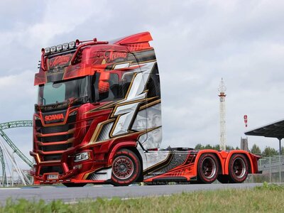 Tekno Tekno Scania NGS Highline 6x4 met 3-assige koeltrailer RISTIMAA "ICEMAN"