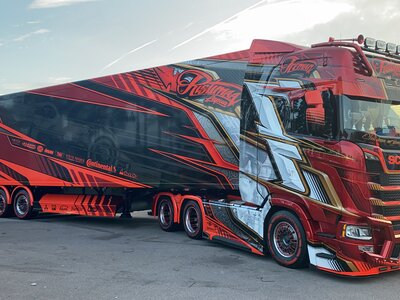 Tekno Tekno Scania NGS Highline 6x4 met 3-assige koeltrailer RISTIMAA "ICEMAN"