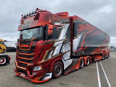 Tekno Tekno Scania NGS Highline 6x4 met 3-assige koeltrailer RISTIMAA "ICEMAN"