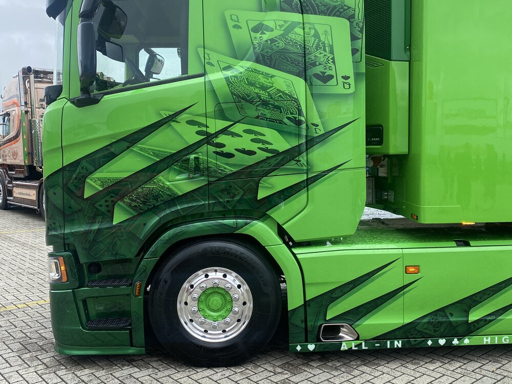 Tekno Tekno Scania Next Gen S660 met 3-assige koeloplegger MULLER "ROYAL FLUSH"