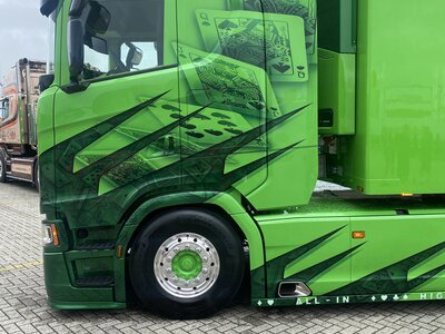 Tekno Tekno Scania Next Gen S660 met 3-assige koeloplegger MULLER "ROYAL FLUSH"