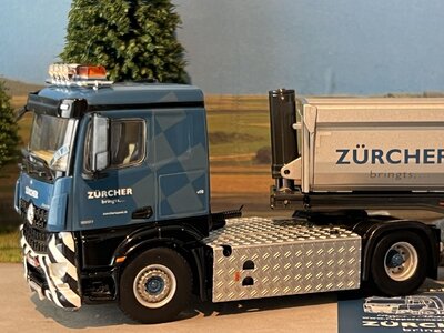 WSI WSI EXCLUSIEF Mercedes Arocs MP4 4x2 + half pipe tipper trailer ZÜRCHER