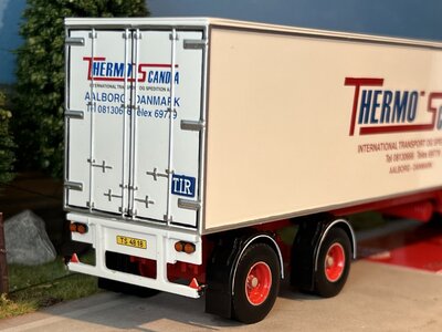 Tekno Tekno Scania 141 met 2-assige koeloplegger P. Bjarne Andersen