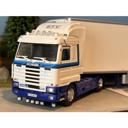 Tekno Tekno Scania 143M streamline met 3-as Zamac koeloplegger STV