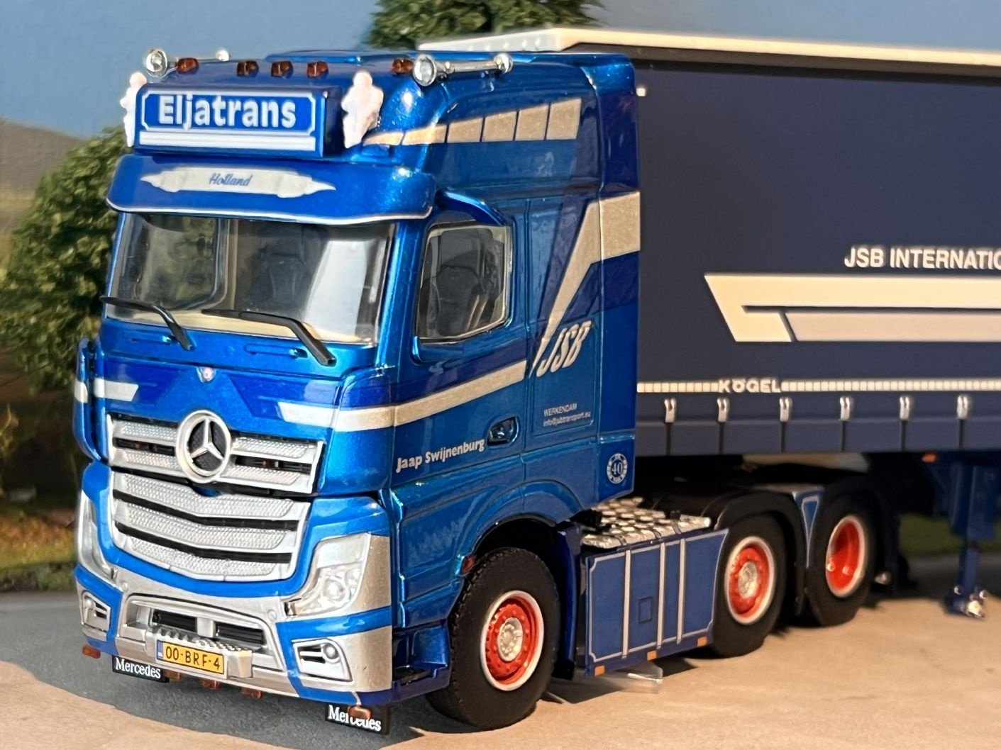 WSI Mercedes Actros MP5 Giga Space 6x2 + 3-axle curtainside trailer JS