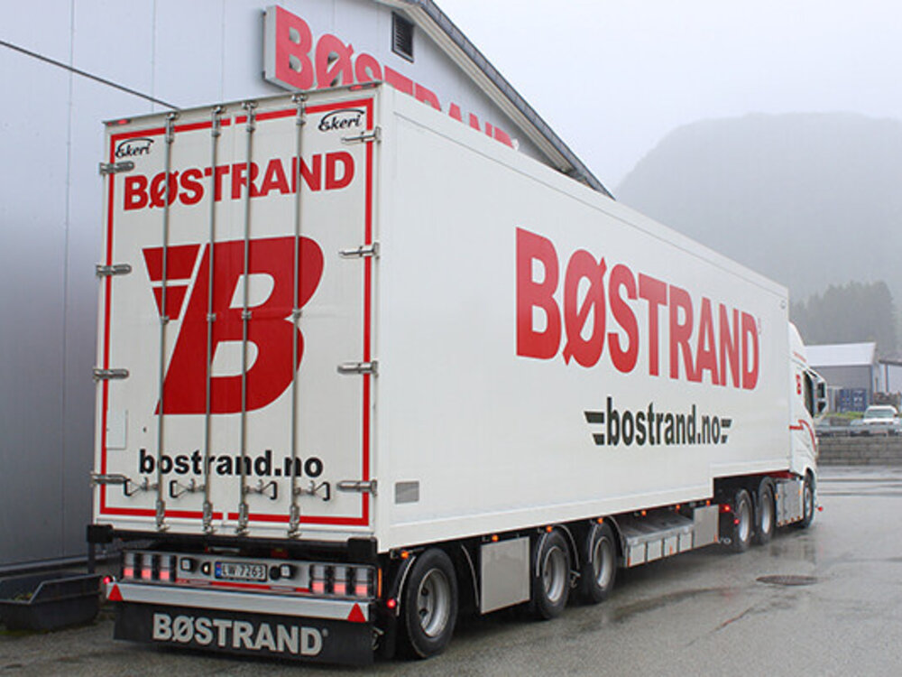 WSI WSI Volvo FH5 Glob. XL 6x2 + 3-axle box trailer BOSTRAND