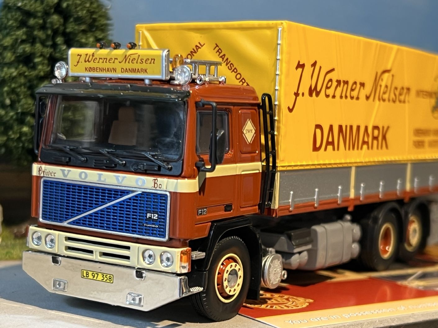 Tekno Volvo F12 motorwagen met huif aanhanger Werner Nielsen