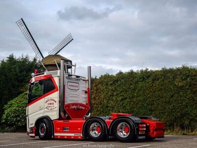 Tekno Tekno Volvo FH04 6x2 GARNHAM