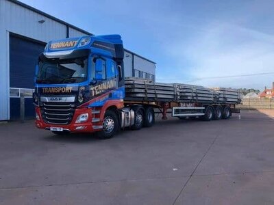 WSI WSI DAF CF Space Cab 6x2 met 3-as flatbed oplegger TENNANT Transport Forth Scotland