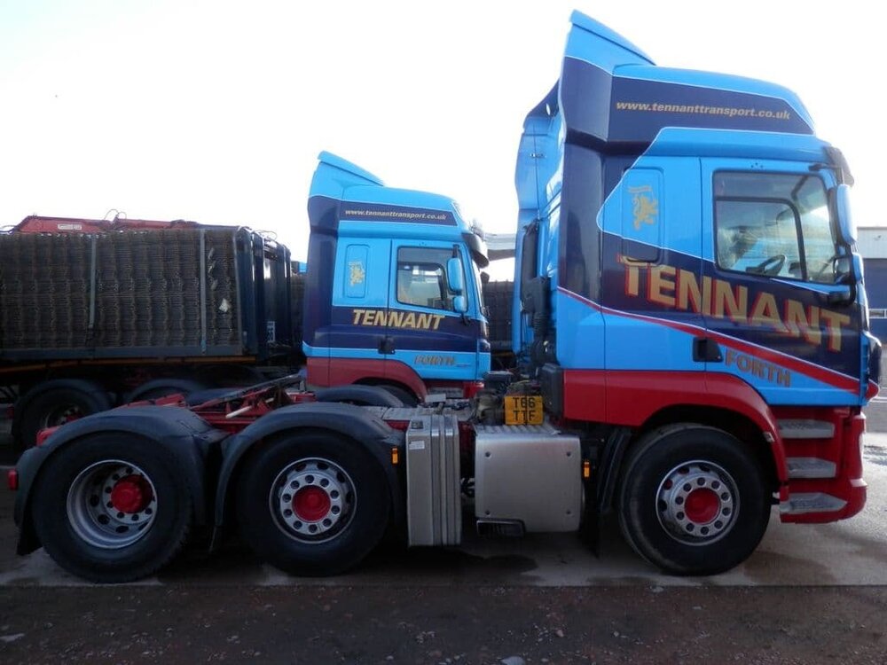 WSI WSI DAF CF Space Cab 6x2 met 3-as flatbed oplegger TENNANT Transport Forth Scotland