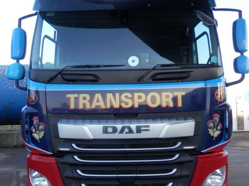 WSI WSI DAF CF Space Cab 6x2 met 3-as flatbed oplegger TENNANT Transport Forth Scotland