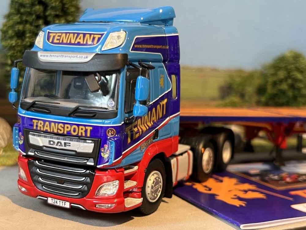 WSI WSI DAF CF Space Cab 6x2 met 3-as flatbed oplegger TENNANT Transport Forth Scotland