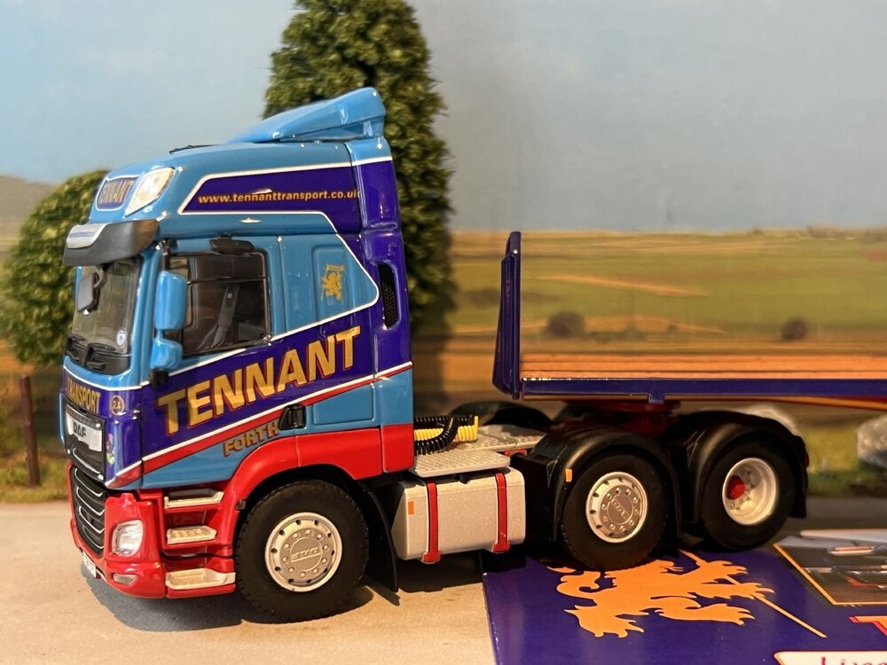 WSI WSI DAF CF Space Cab 6x2 met 3-as flatbed oplegger TENNANT Transport Forth Scotland