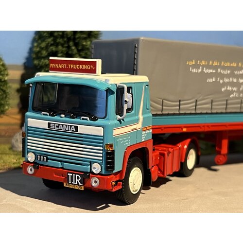 WSI WSI Scania 1-serie 4x2 met 3-as classic schuifzeilen oplegger Rynart trucking WSI WSI Scania 1-serie 4x2 met 3-as classic schuifzeilen oplegger Rynart trucking