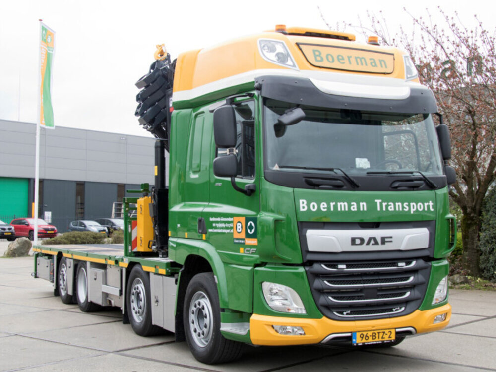 WSI WSI DAF CF Space Cab  flatbed truck with palfinger +jib 8x2 tag axle flat bed trailer 3-axle BOERMAN