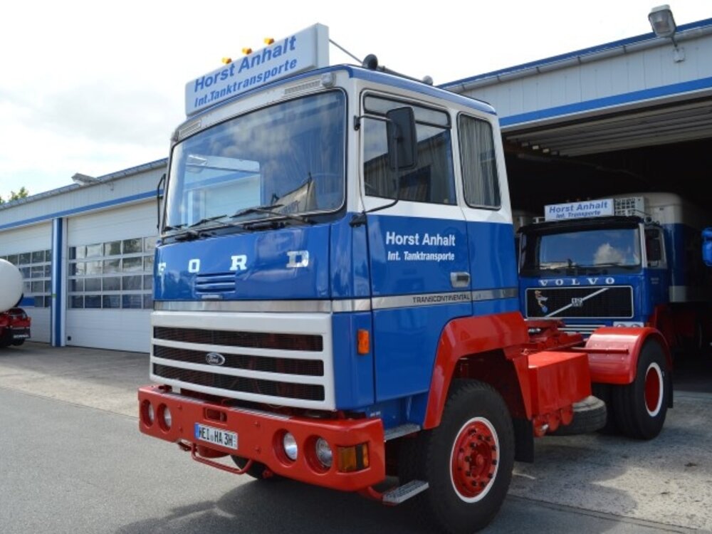 Tekno Tekno Ford Transcontinental met klassieke koeloplegger Anhalt "Polar Express"