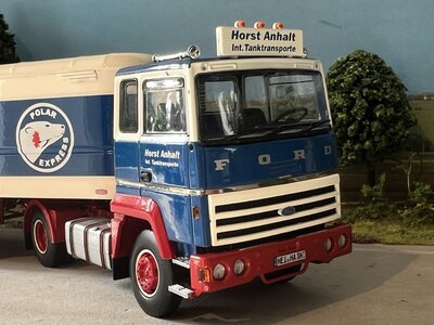 Tekno Tekno Ford Transcontinental with classic reefer trailer Anhalt "Polar Express"