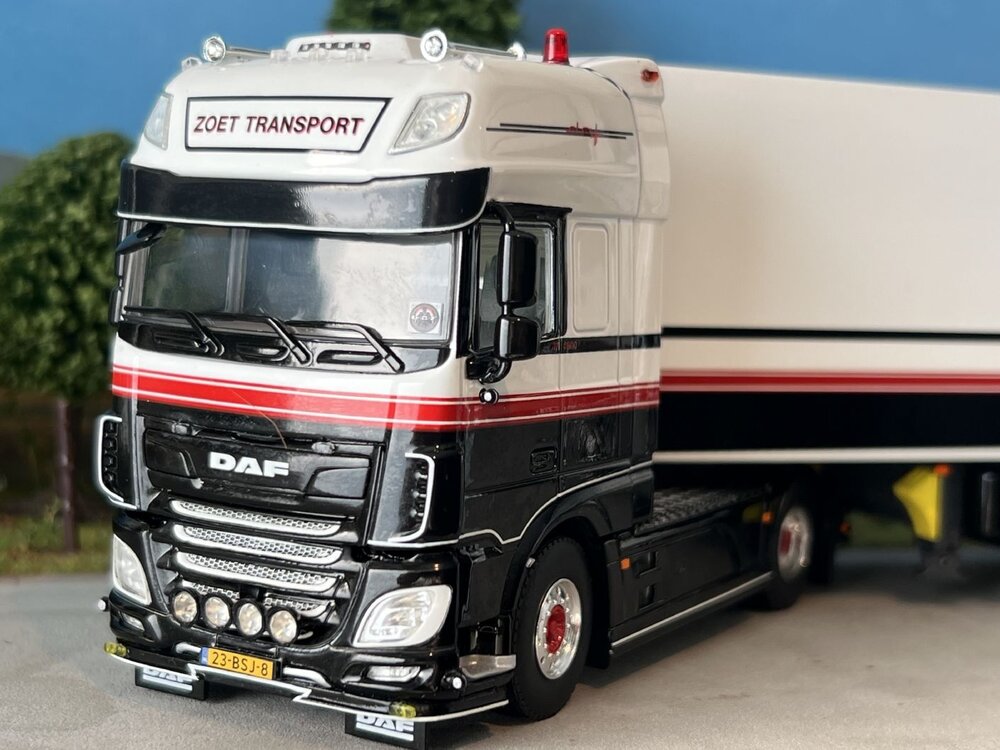 WSI WSI DAF XF Super Space Cab with 3-axle reefer trailer PETER ZOET Transport